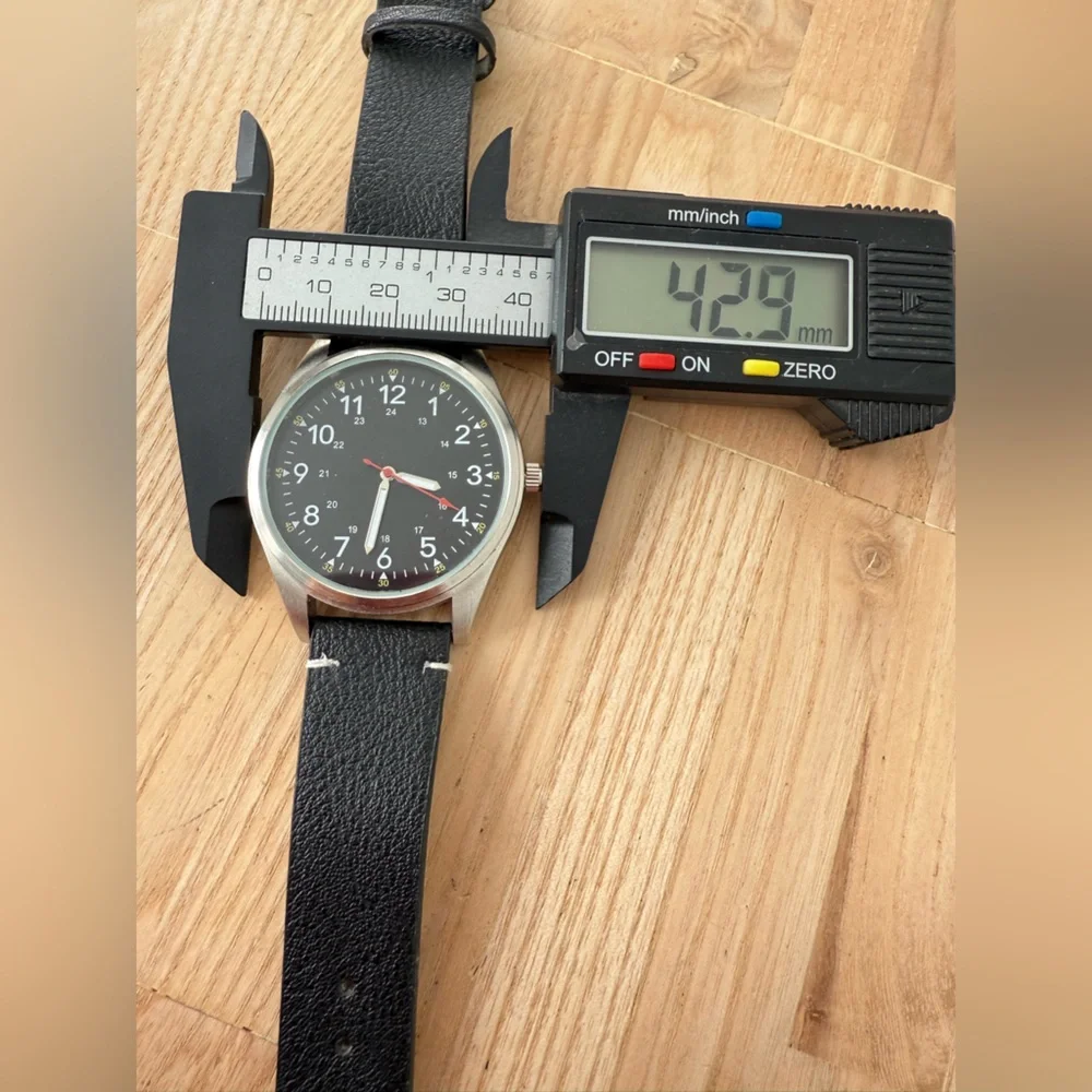 Unbranded mens black dial black strap fashion watch NEW BATTERY